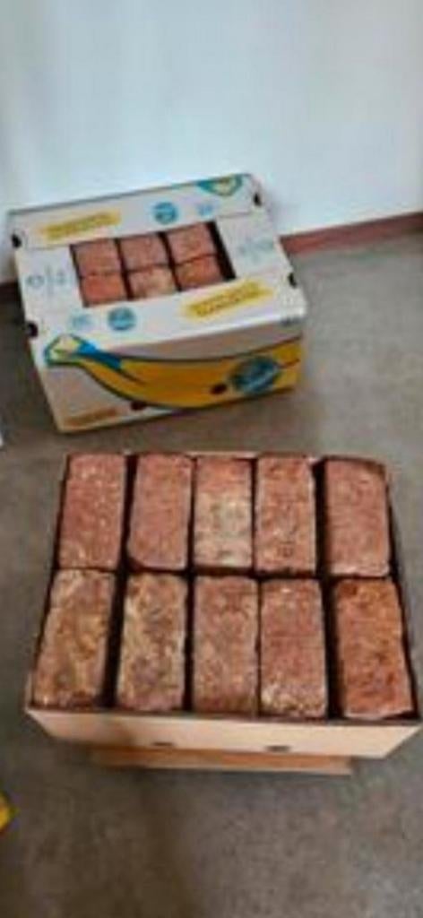 Metselstenen. Nieuw. Mooie kleur.
2 volle dozen, Ophalen of Verzenden, Nieuw, Bakstenen