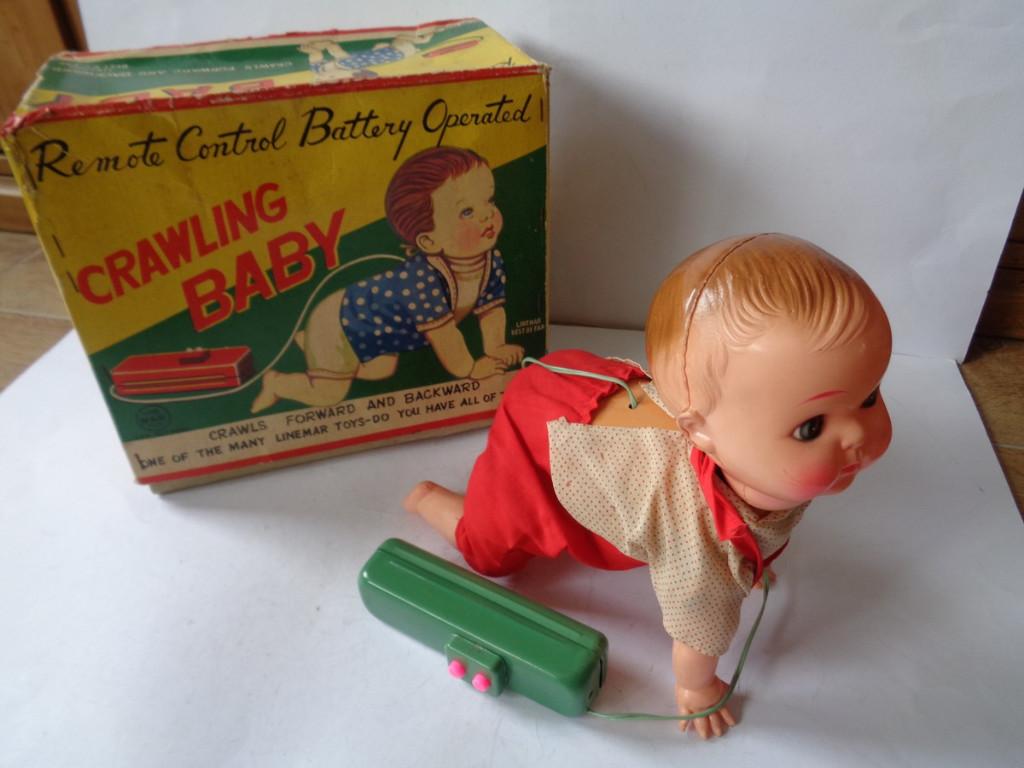 Oude Linemar Crawling Baby met r/c en Doos. Japan, jr'60s, Verzamelen, Poppen, Ophalen of Verzenden, Gebruikt, Pop