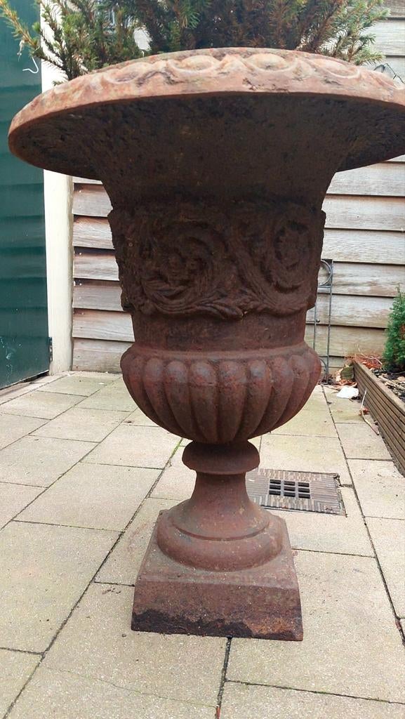 Grote mooi bewerkte gietijzeren tuinvaas xl, Tuin en Terras, Tuinvazen, Ophalen of Verzenden