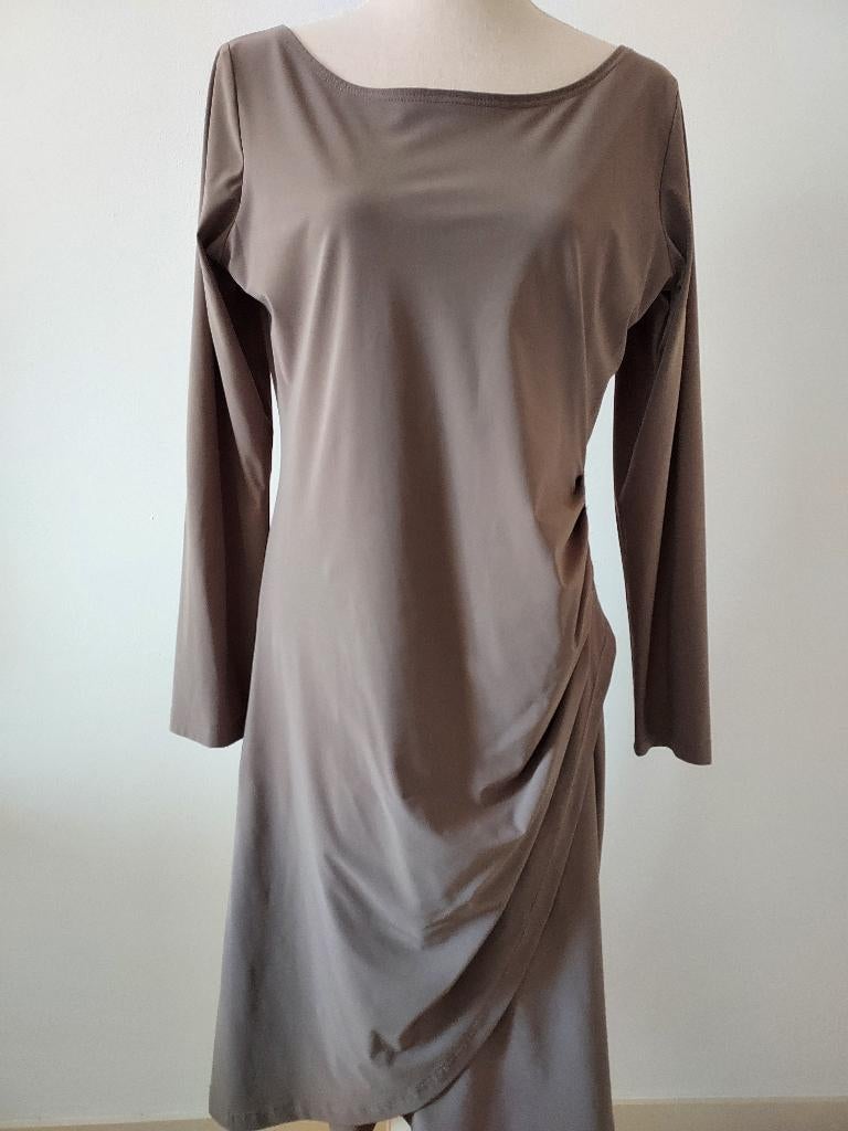 MOQ jurk maat 42 kleur taupe travelstof, Overige kleuren, Verzenden, Maat 42/44 (L), Moq
