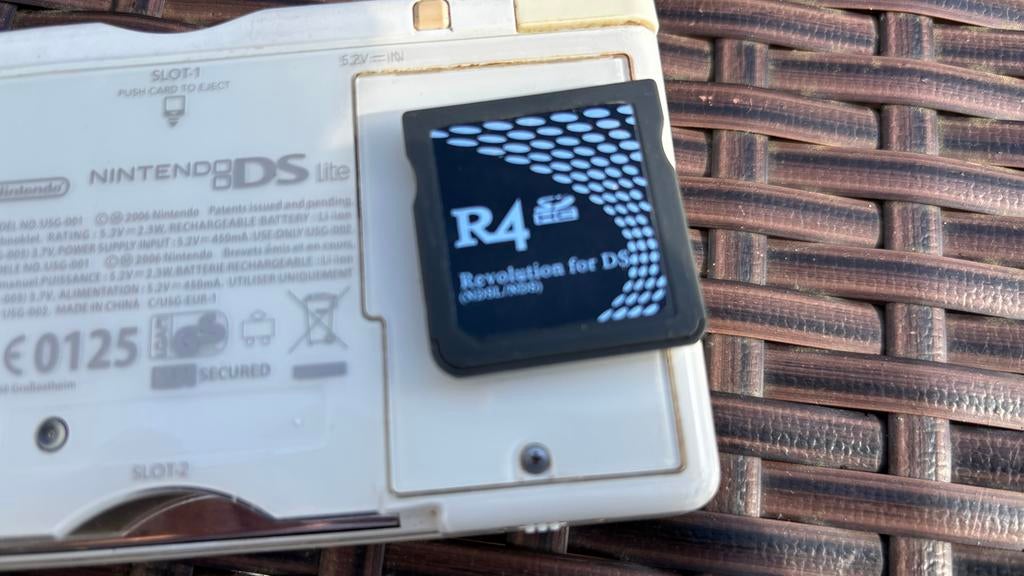 Nintendo DS Lite Wit met R4 kaart, Wit, Ophalen of Verzenden, DS Lite, Gebruikt