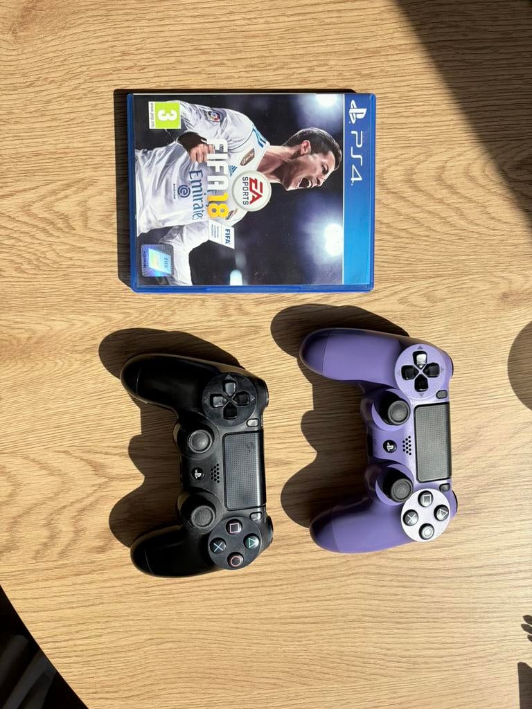 2x playstation 4 controller & 1x FIFA 18 PS4, Spelcomputers en Games, Spelcomputers | Sony PlayStation 4, Ophalen, Zo goed als nieuw