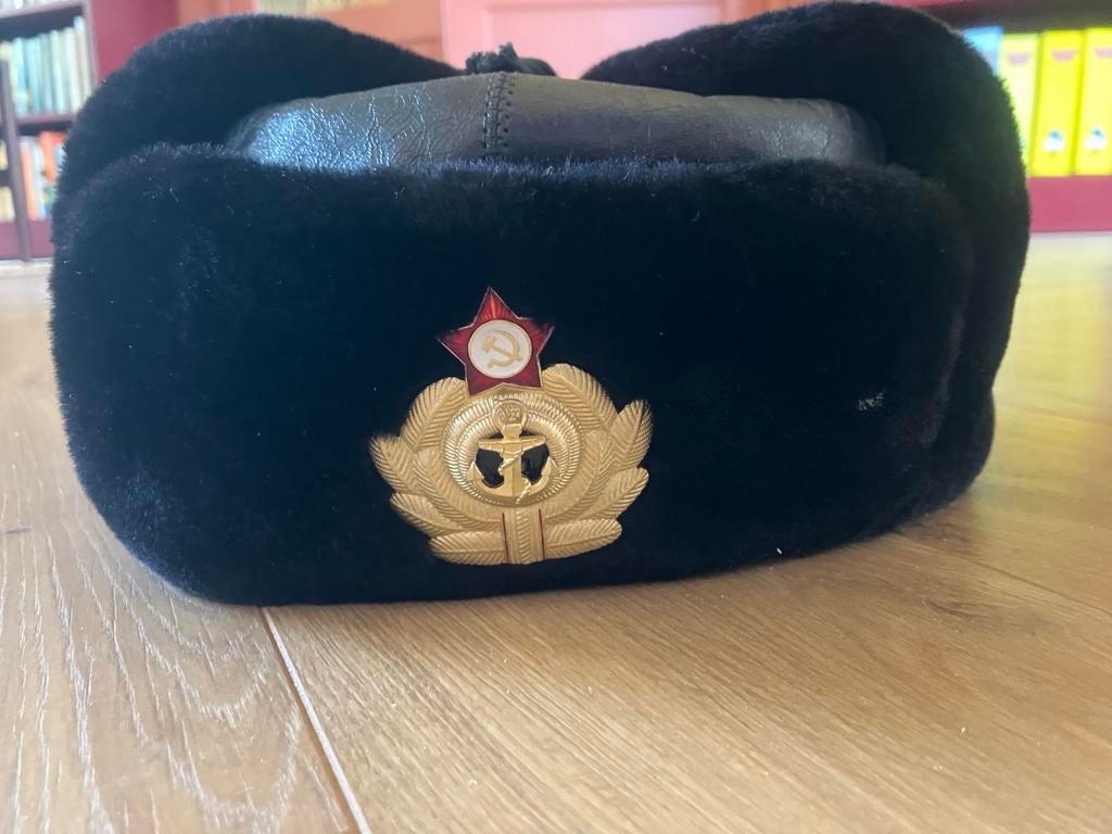 Zwarte Russische Ushanka muts met embleem, Ophalen, Gedragen, One size fits all, Pet