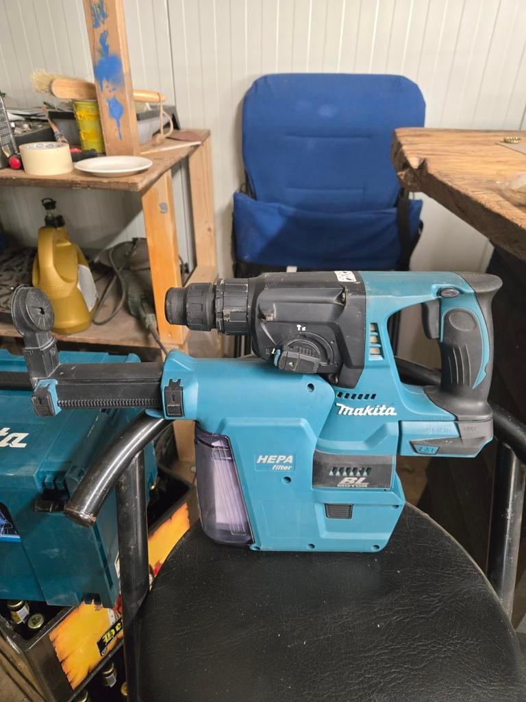 Makita klopboor met stofafzuiging, Ophalen of Verzenden, 1200 watt of meer, Bandschuurmachine