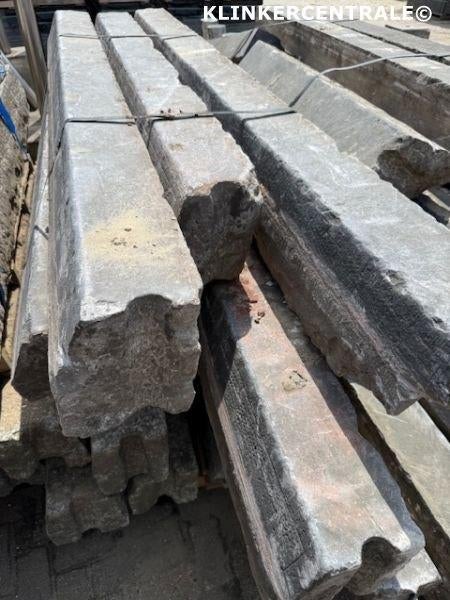 60m1 donker grijze belgisch hardsteen banden 15x19cm traptr.