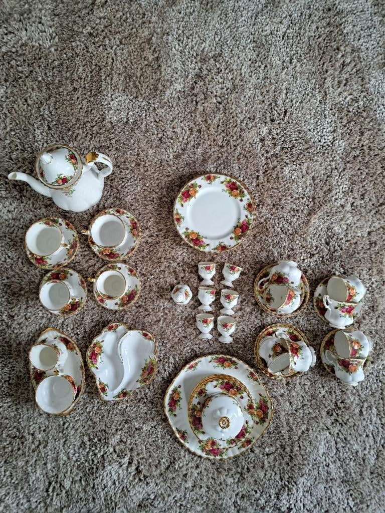 Uitgebreid servies Royal Albert ca 50delig Old country roses, Ophalen, Zo goed als nieuw, Porselein, Compleet servies