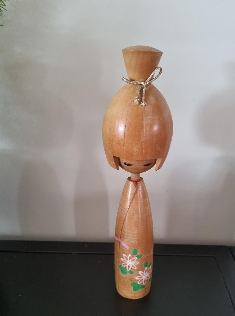 Mooie Kikuhime kokeshi van Takahashi Toshiharu, Verzenden