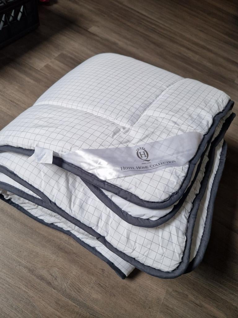 Dekbed 200x200 1 keer gebruikt. In uitstekende staat., Ophalen of Verzenden, Zo goed als nieuw