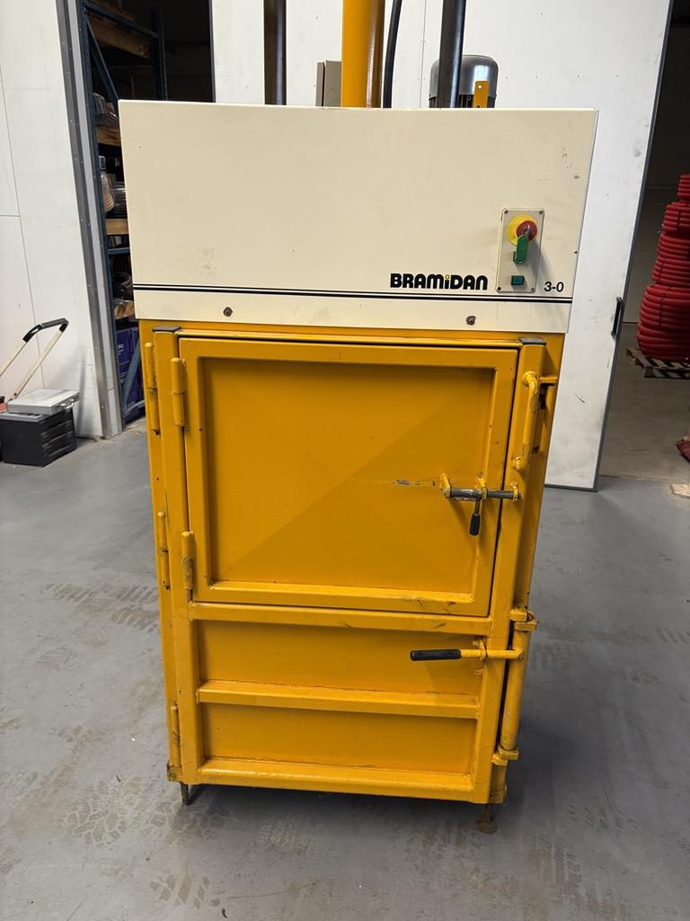 Papierpers / balenpers / plastic pers / Bramidan, Zakelijke goederen