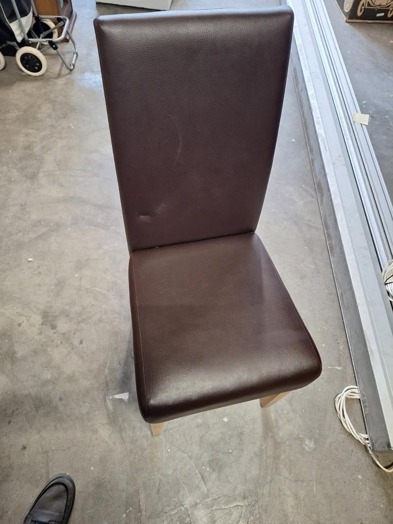 4 eetkamerstoelen bruin met gebruiksporen, Ophalen