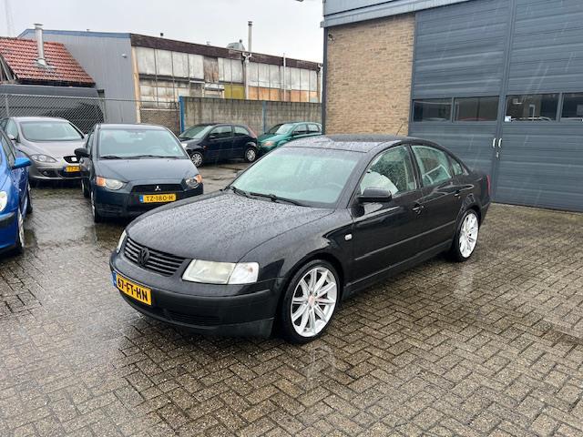Volkswagen Passat 1.8-5V, Gebruikt, Zwart, 4 cilinders, 1264 kg