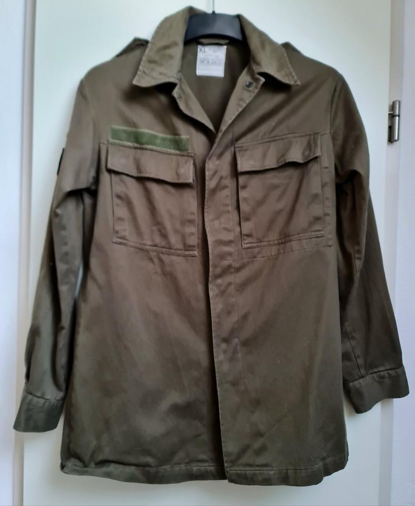 Landmacht overhemd blouse + niet originele emblemen 1981, Ophalen, Gedragen, Groen