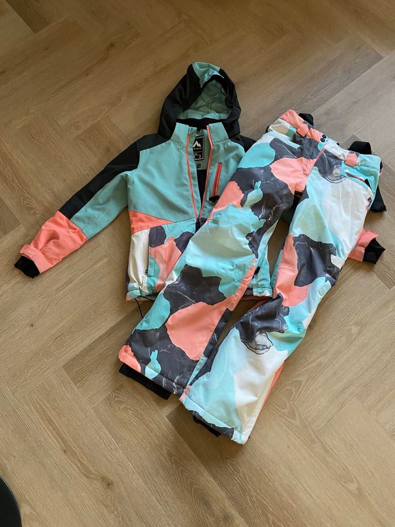 McKinley Ski jas 152 en broek 164, Ophalen, Zo goed als nieuw, Maat 34 (XS) of kleiner, Pak