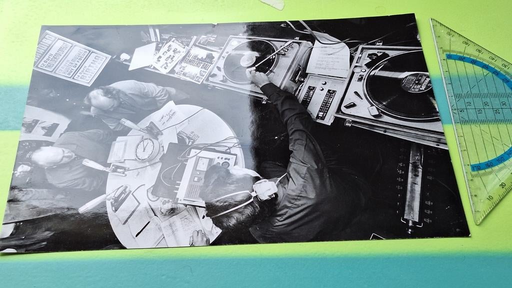 Historische persfoto: Radio Vara studio Amsterdam, Ophalen of Verzenden, Gebruikt