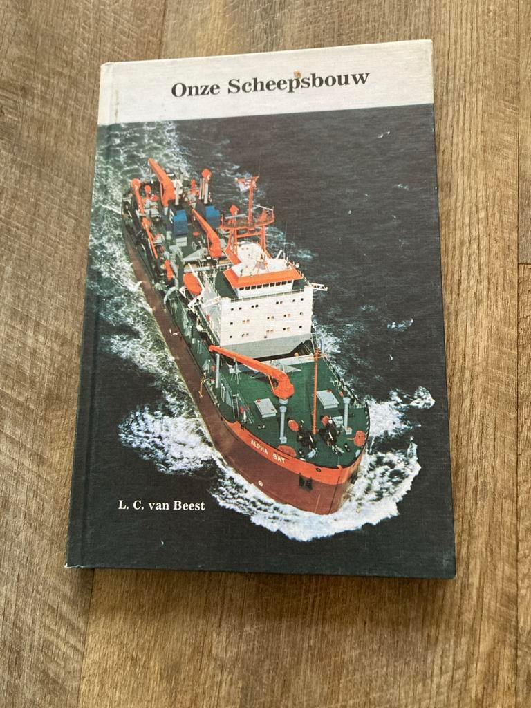 Onze Scheepsbouw - L.C. van Beest (1981), Ophalen of Verzenden, Gelezen, Boot