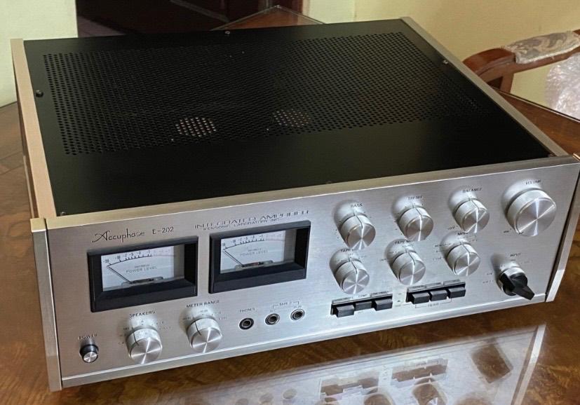 Gezocht Accuphase E-202, Audio, Tv en Foto, Versterkers en Receivers, Zo goed als nieuw, 120 watt of meer, Stereo, Ophalen