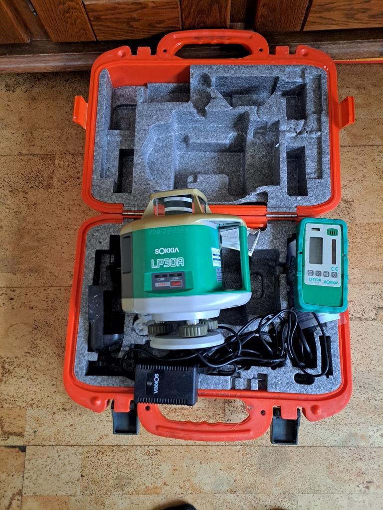 Sokkia LP30A Laser met Statief, Doe-het-zelf en Verbouw, Meetapparatuur, Gebruikt, Afstand, Ophalen