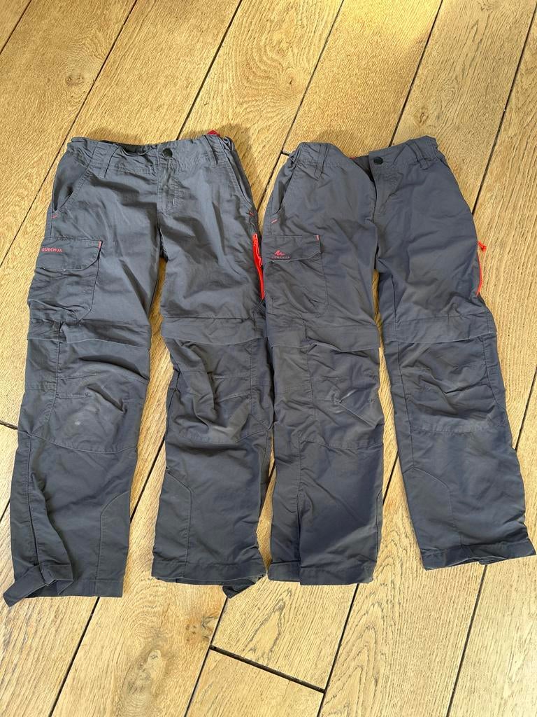 2 Quechua afritsbroeken donkergrijs, mt 110-134, Ophalen of Verzenden, Gebruikt, Jongen of Meisje