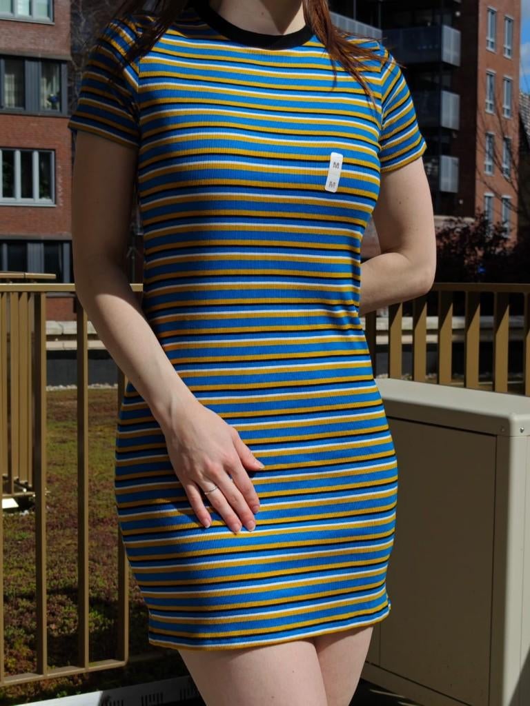 Zara stripped mini dress M, Kleding | Dames, Jurken, Overige kleuren, Zara, Zo goed als nieuw, Boven de knie