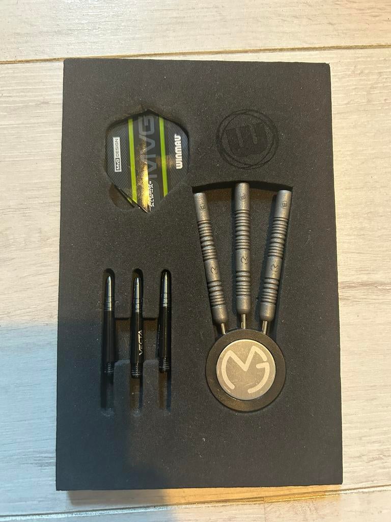 Winmau michael van Gerwen darts - Exact - 23 gram, Ophalen of Verzenden, Zo goed als nieuw, Pijlen