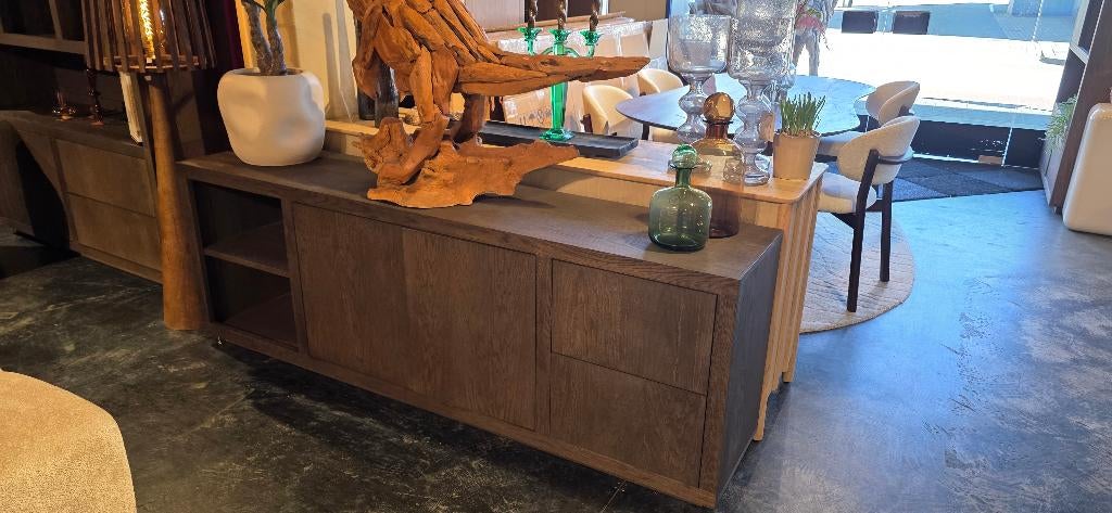 Bruin eiken Dressoir – 200cm Breed Showmodel Korting, Eikenhout, Met deur(en), Bornsestraat 31, 150 tot 200 cm