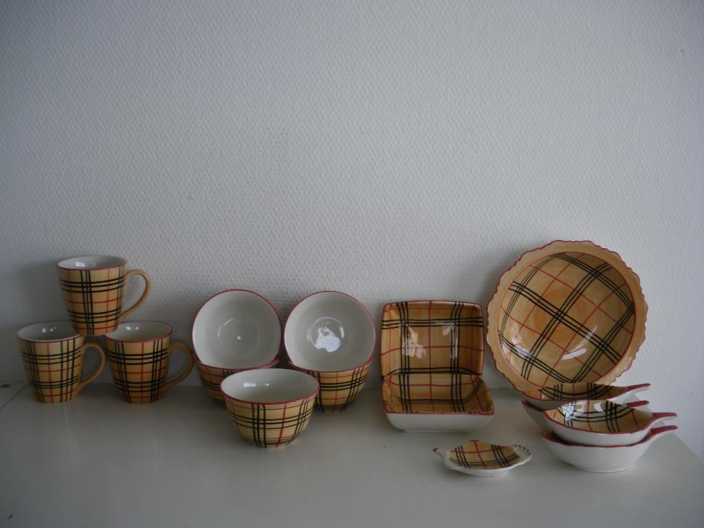 Vic's servies met Burberry blok, Ophalen of Verzenden, Zo goed als nieuw, Bord(en), Wedgwood