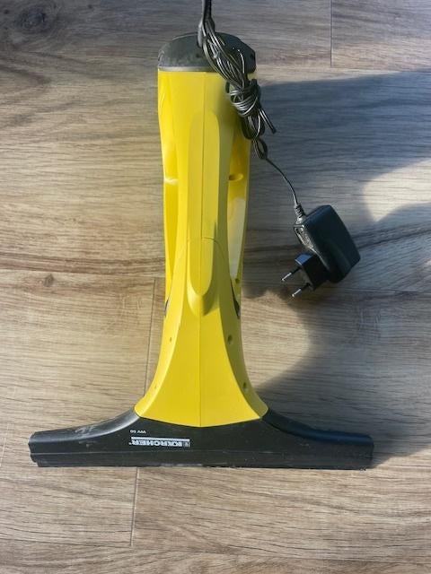 Kärcher WV 50 raamreiniger / window vac – compleet met lader, Ophalen of Verzenden, Zo goed als nieuw, Waterstofzuiger