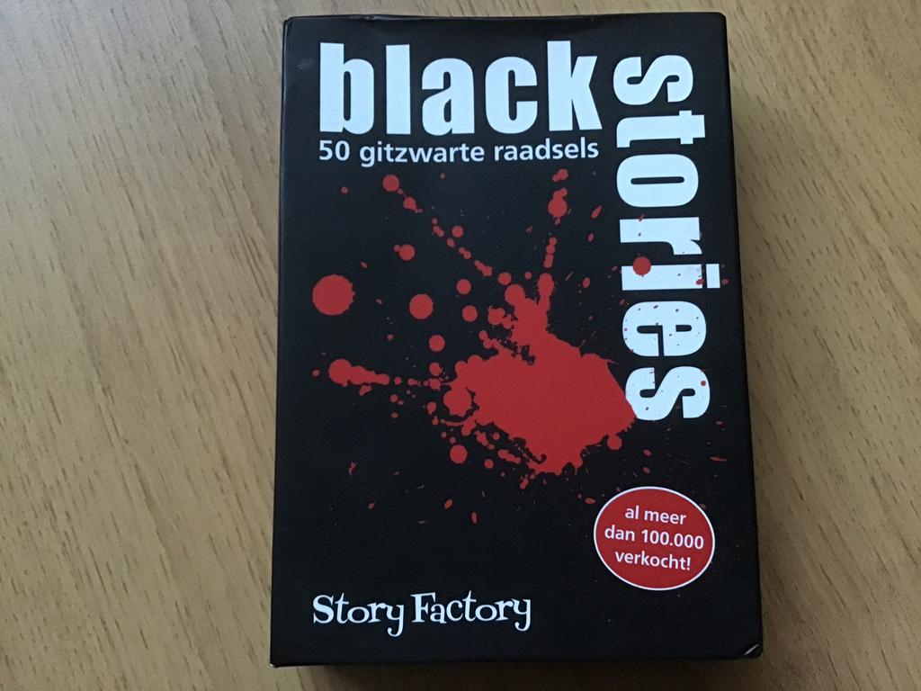 Black Stories, Hobby en Vrije tijd, Gezelschapsspellen | Kaartspellen, Ophalen of Verzenden, Zo goed als nieuw