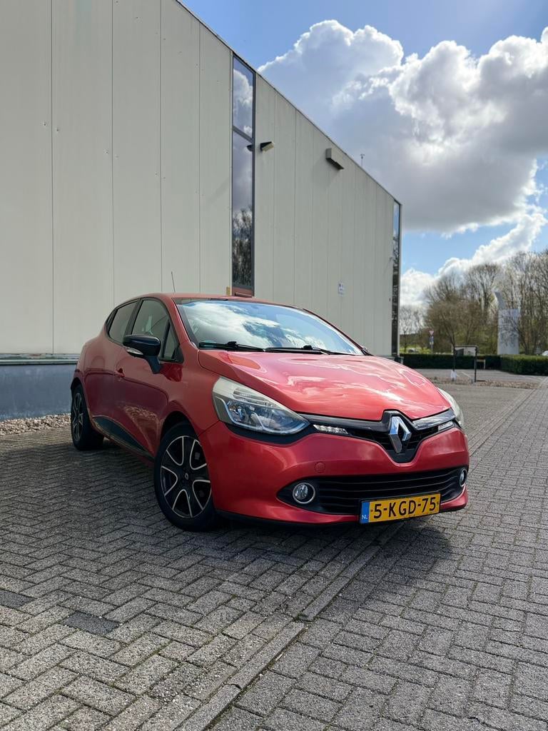 Renault Clio Energy TCe 90pk S&S Eco2 2013 Rood, Auto's, Renault, Voorwielaandrijving, 898 cc, 40 €/maand, Zwart