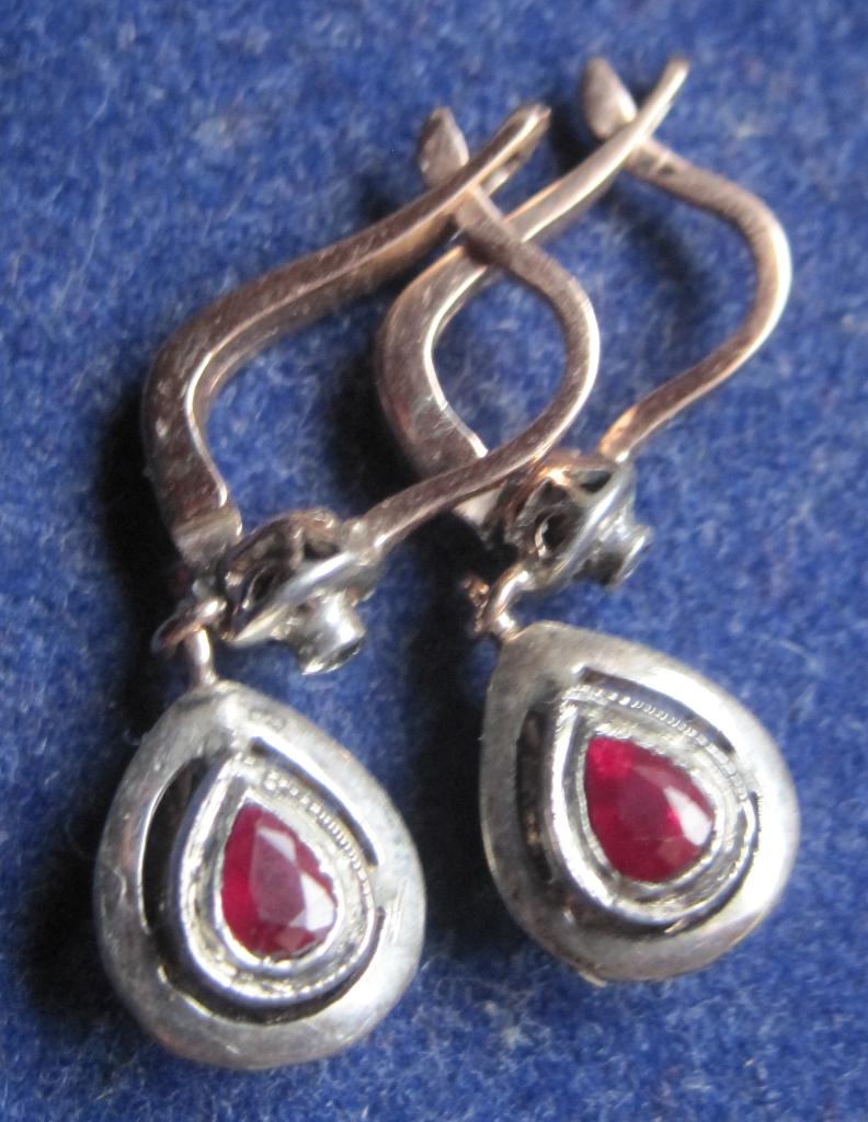 Vintage robijn oorbellen %100 natuurlijk robijn, Ophalen, Goud, Oorbellen, Met edelsteen