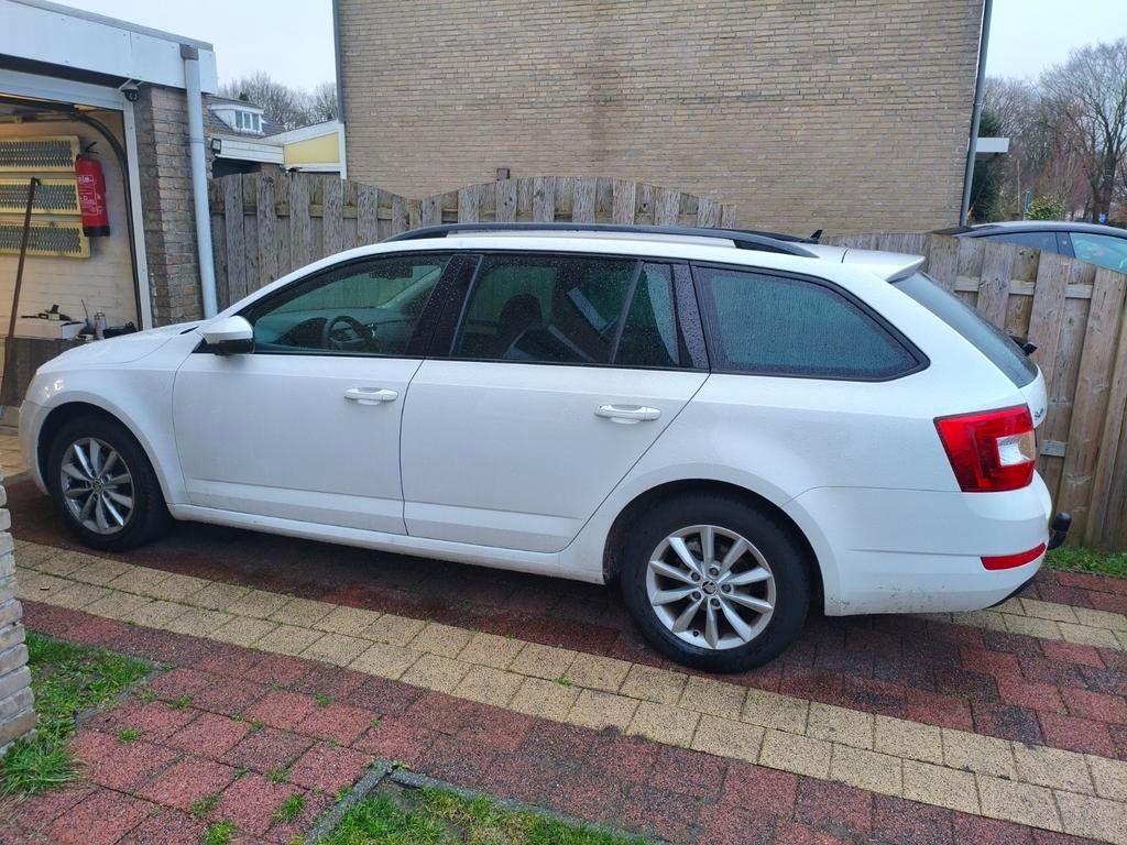 Skoda Octavia 1.2 TSI rijdbaar met Defect!!, Auto's, Voorwielaandrijving, Stof, 4 cilinders, 620 kg