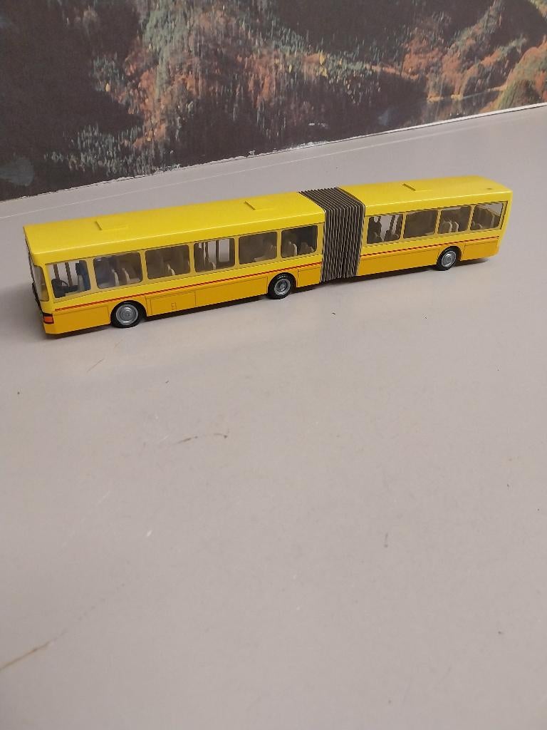Te koop Volvo geledebus metaal 1/50 ned. uitv. van NZG, Hobby en Vrije tijd, Modelauto's | 1:50, Ophalen of Verzenden, Nieuw, Hijskraan, Tractor of Landbouw