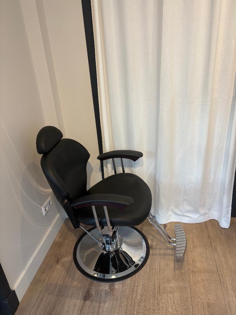 Kappersstoel/Barber chair verstelbaar- zo goed als nieuw, Ophalen, Zo goed als nieuw, Zwart, Balstoel