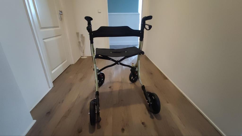 Nette rollator zgan, Ophalen, Zo goed als nieuw