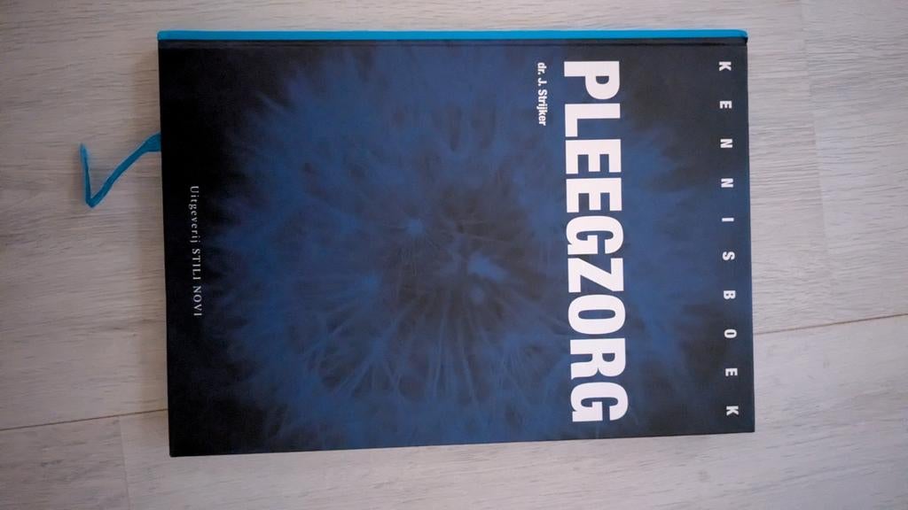 Kennisboek Pleegzorg - dr. J. Striker, Boeken, Ophalen of Verzenden, Zo goed als nieuw, Dr. J. Striker