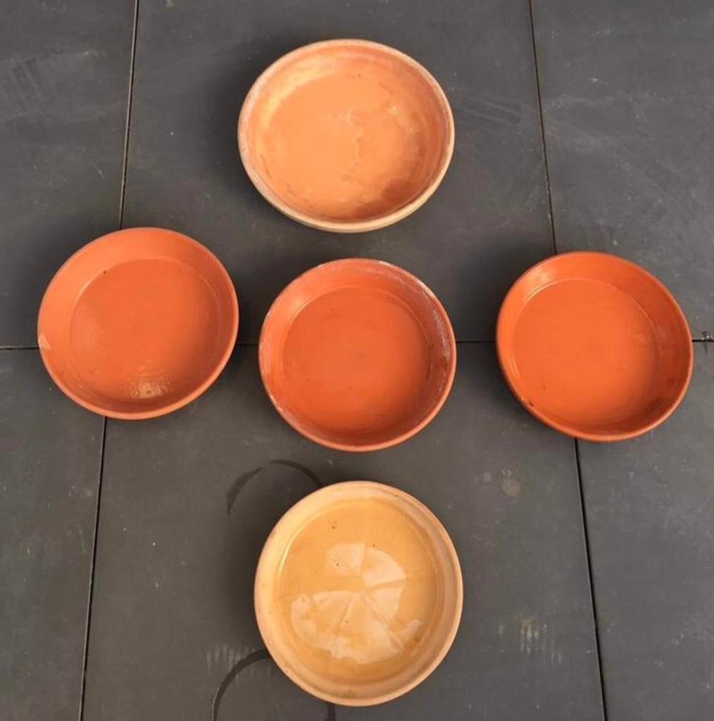 Diverse oude terracotta schotels voor onder bloempotten, Tuin en Terras, Bloempotten, 25 tot 40 cm, Gebruikt, Rond, Ophalen of Verzenden