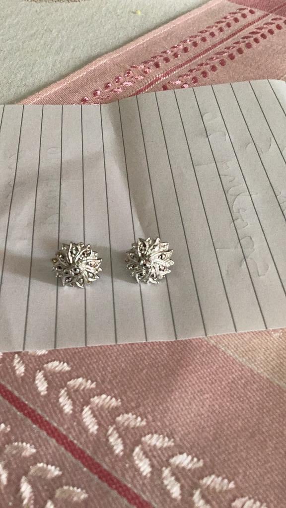 Oorbellen, Verzenden, Zo goed als nieuw