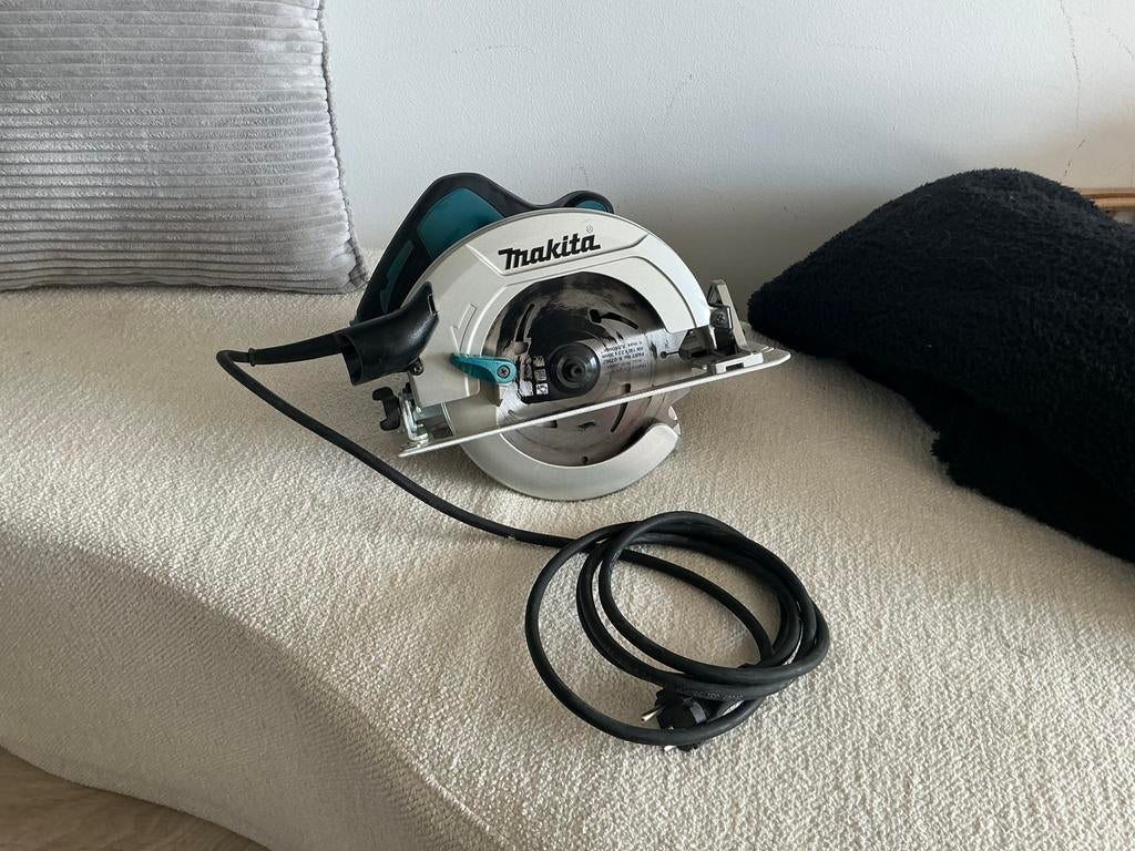 Makita cirkelzaag HS7601 zeer netjes weinig gebruikt, Ophalen, Cirkelzaag, 70 mm of meer, Zo goed als nieuw
