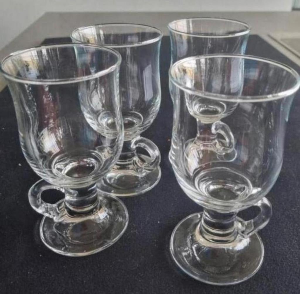 6 Irish Coffee glazen met oor.
Ongebruikt dus als nieuw, Verzamelen, Glas en Borrelglaasjes, Ophalen of Verzenden, Zo goed als nieuw