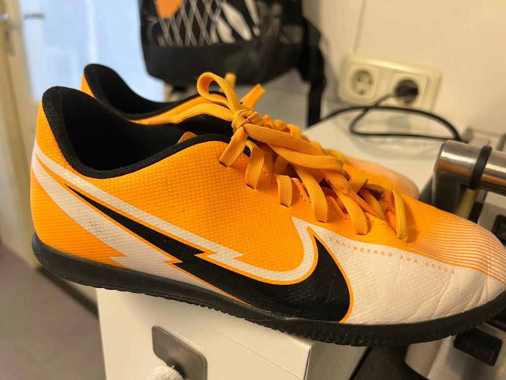 Voetbal schoenen maat 37,5, Maat XS of kleiner, Ophalen of Verzenden, Gebruikt, Schoenen