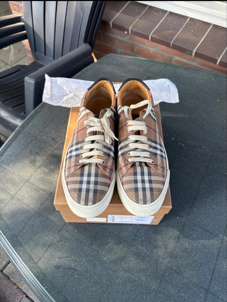 Burberry schoenen, Ophalen of Verzenden, Nieuw, Overige kleuren, Sneakers of Gympen