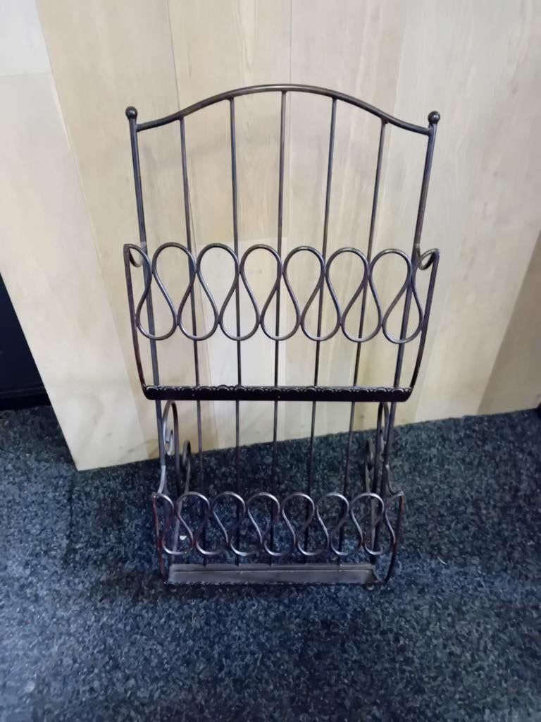 Krantenbak lectuur rek tijdschriftenrek ijzer., Huis en Inrichting, Woonaccessoires | Krantenbakken en Lectuurbakken, Ophalen