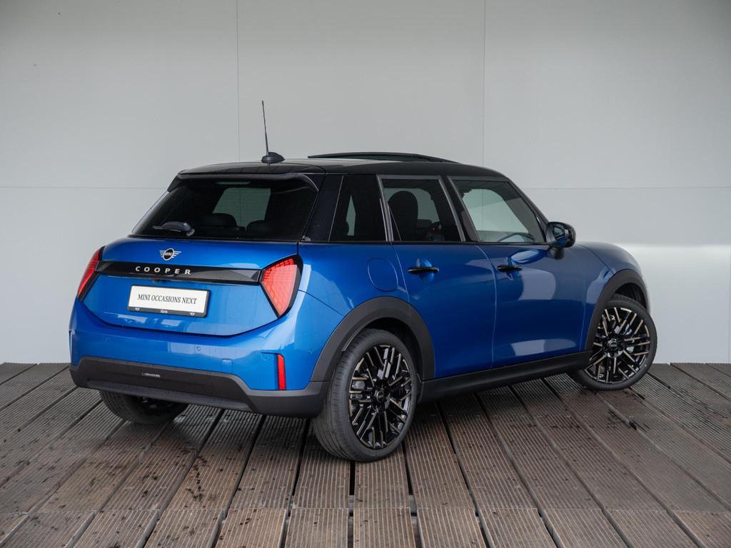 MINI 5-deurs Cooper C Favoured + L-pakket | Lentevoordeel, Auto's, Mini, Stof, Gebruikt, 156 pk, Met garantie (alle)