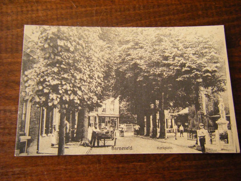 T37 - Barneveld - Kerkplein - Mooi, Ophalen of Verzenden, 1960 tot 1980, Gelderland