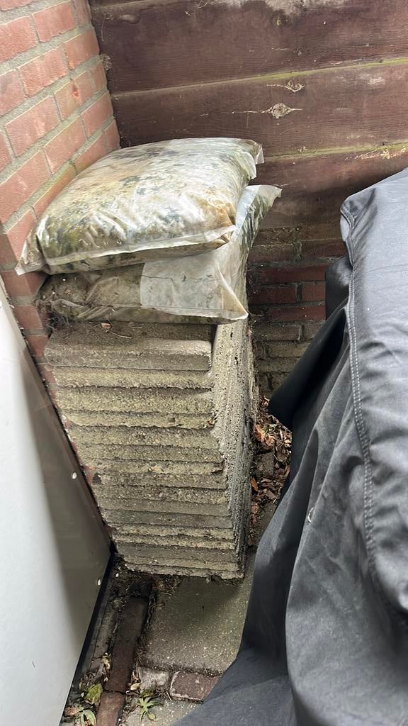 Gratis Stoeptegels 30x 30 32 stuks, Ophalen of Verzenden, Zo goed als nieuw, Beton, Terrastegels