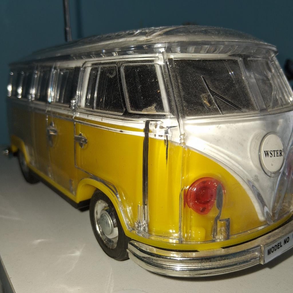Vw bus radio, Hobby en Vrije tijd, Modelauto's | 1:24, Ophalen of Verzenden, Zo goed als nieuw, Bus of Vrachtwagen, Overige merken