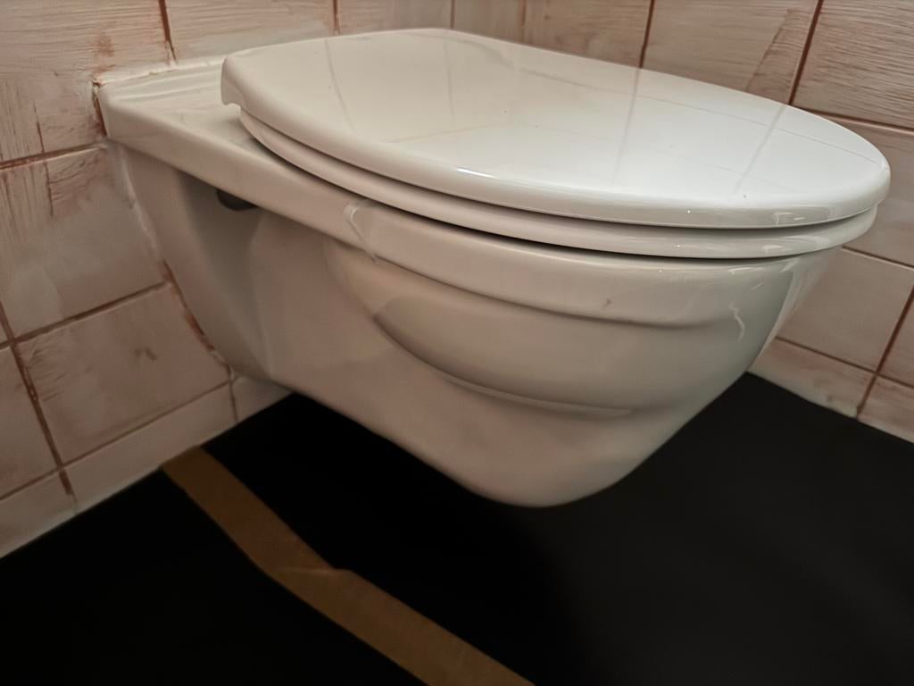 Villeroy & Boch vlakspoel toiletpot met kinder wc-bril, Ophalen, Zo goed als nieuw, Toilet