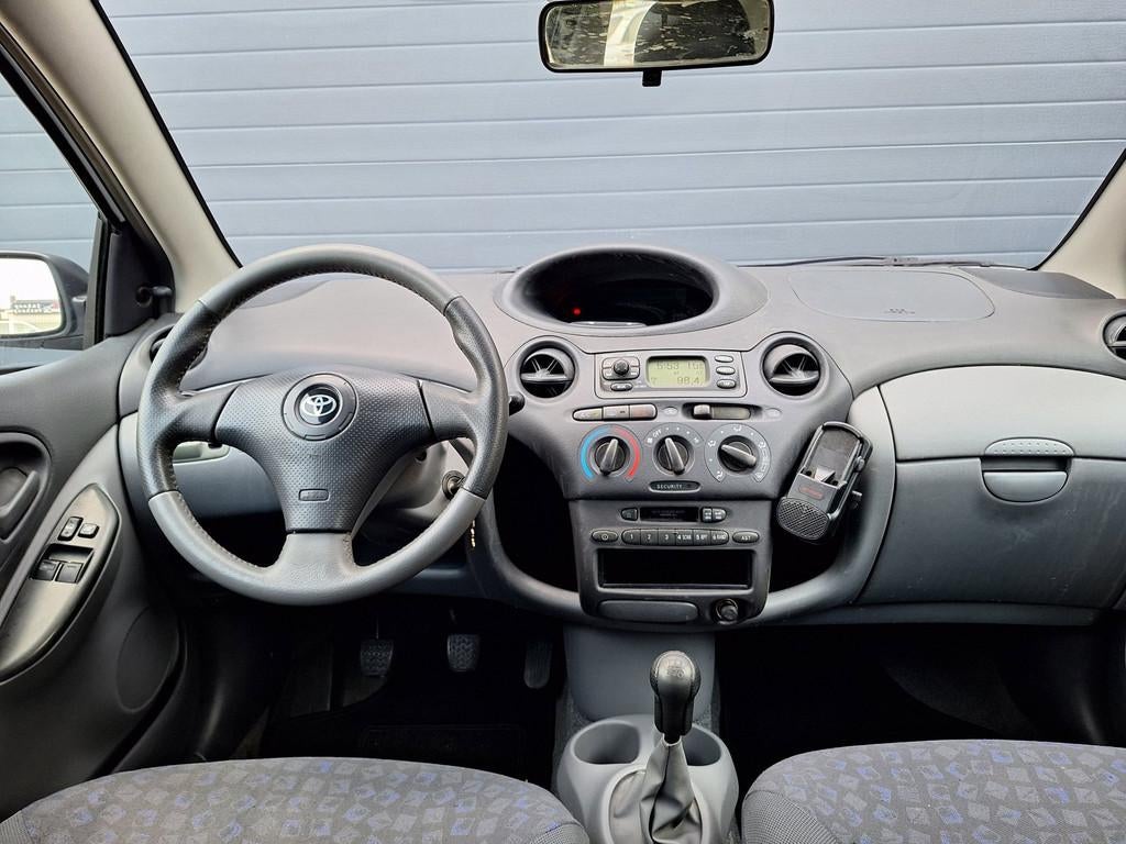 Toyota Yaris | 1.3-16V VVT-i YORIN | Airco | Lage kilometers, Voorwielaandrijving, Gebruikt, 31 €/maand, 4 cilinders