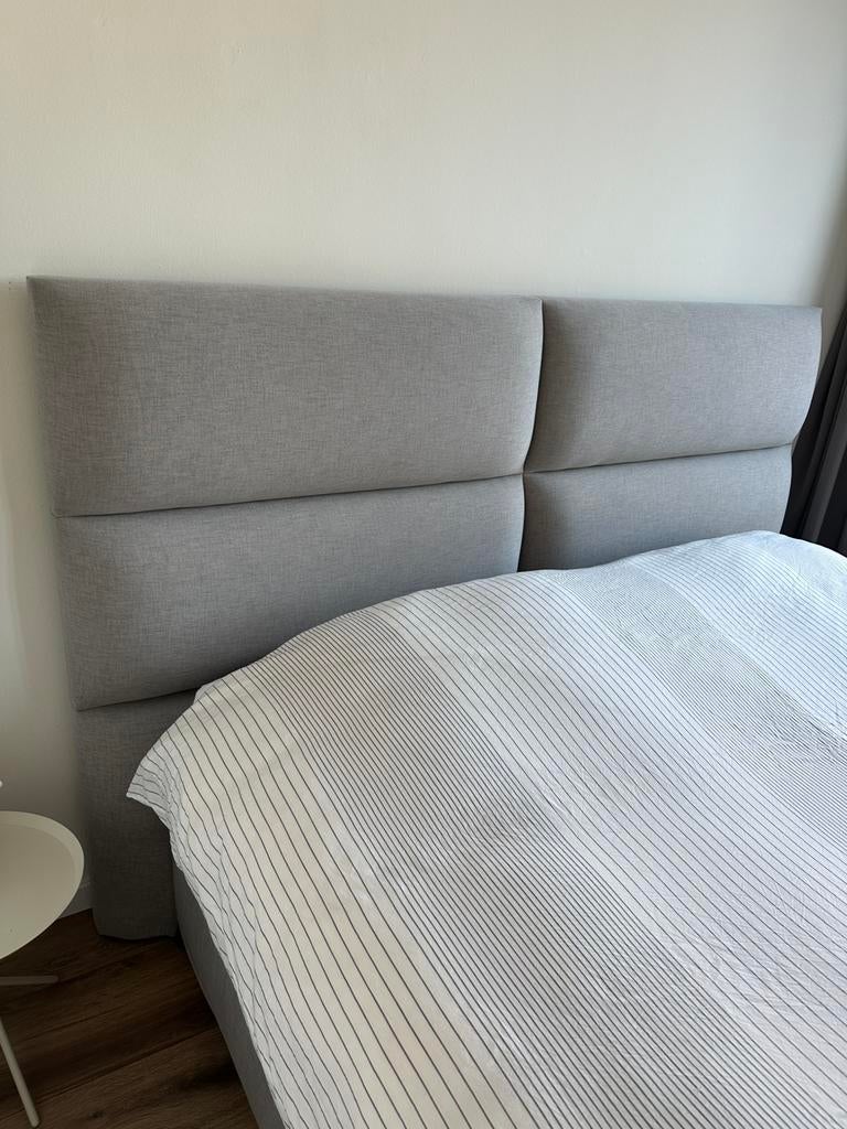 Hoofdbord bed grijs stof (swiss sense, serengeti), Ophalen, Zo goed als nieuw, Tweepersoons, Grijs