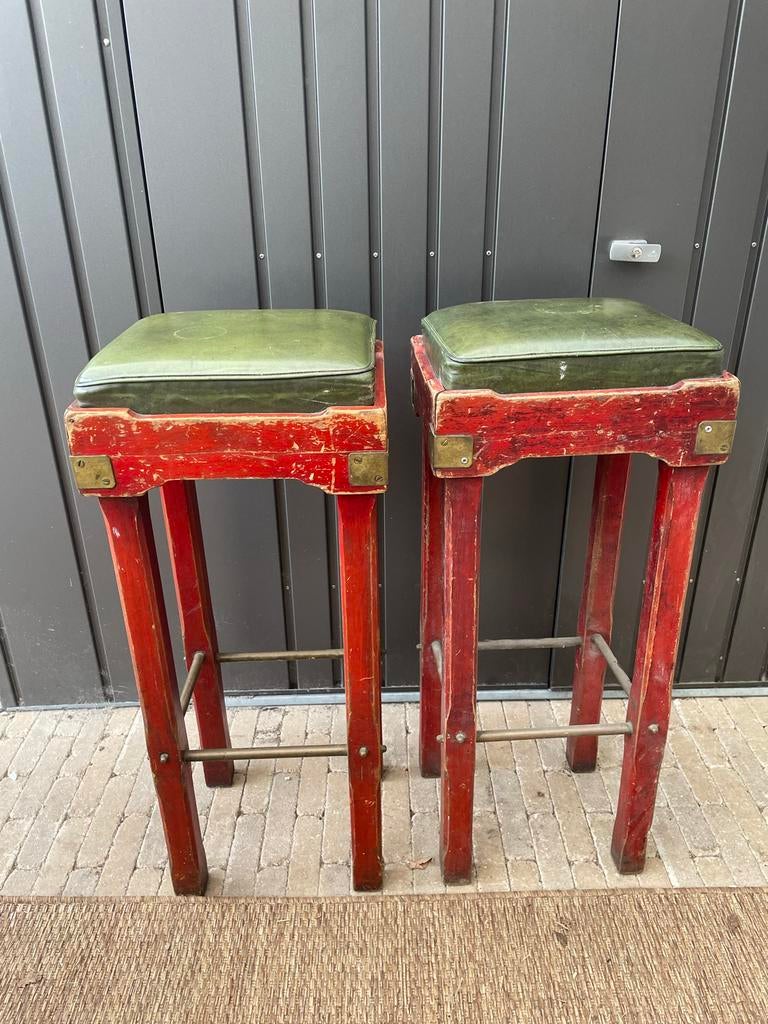 Twee mooie oude sfeervolle krukken, Huis en Inrichting, Krukjes, Ophalen, Gebruikt, Hout